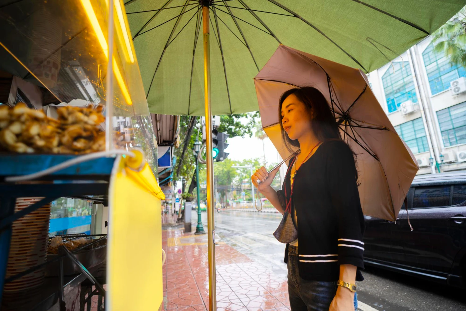 ปัญหาสภาพคล่องและการขายของหน้าฝนของพ่อค้าแม่ค้า