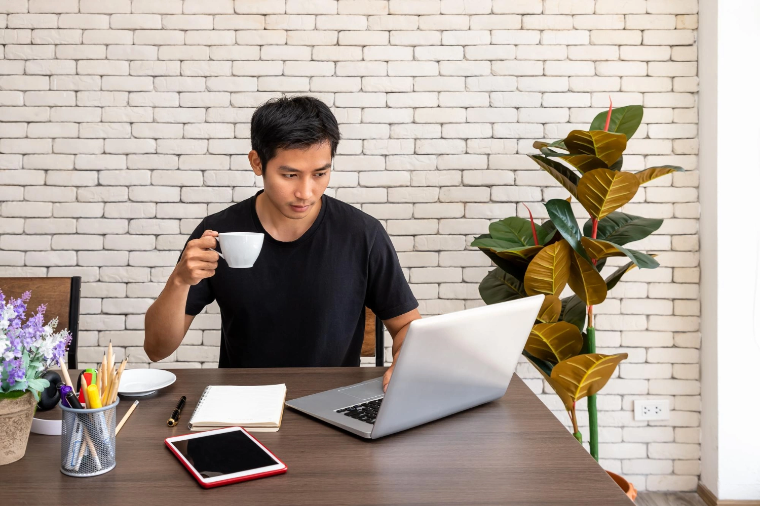 วิธีหารายได้ออนไลน์ผ่านงานฟรีแลนซ์ตามทักษะที่มี เช่น เขียนบล็อก ตัดต่อวิดีโอ